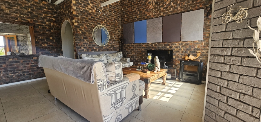 5 Bedroom Property for Sale in Middedorp Western Cape